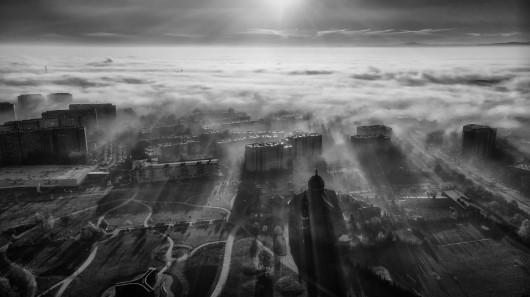 Wyróżnienie w kat. Najlepsze zdjęcie (fotoreportaż) wykonane w Tychach – Tomasz Dziubany za zdjęcie „Budzące się miasto”