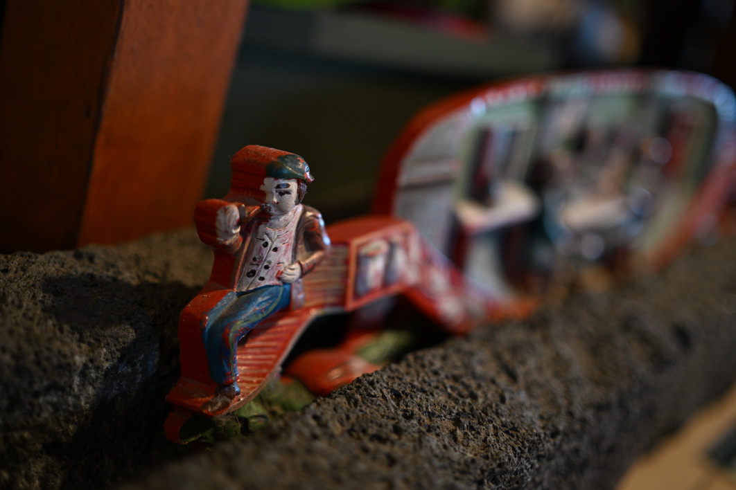 1/50 s, f/1.4, ISO 800, 50.0 mm