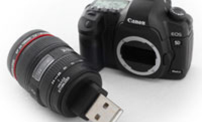  Canon EOS 5D Mark II z 4-gigabajtową pamięcią wewnętrzną