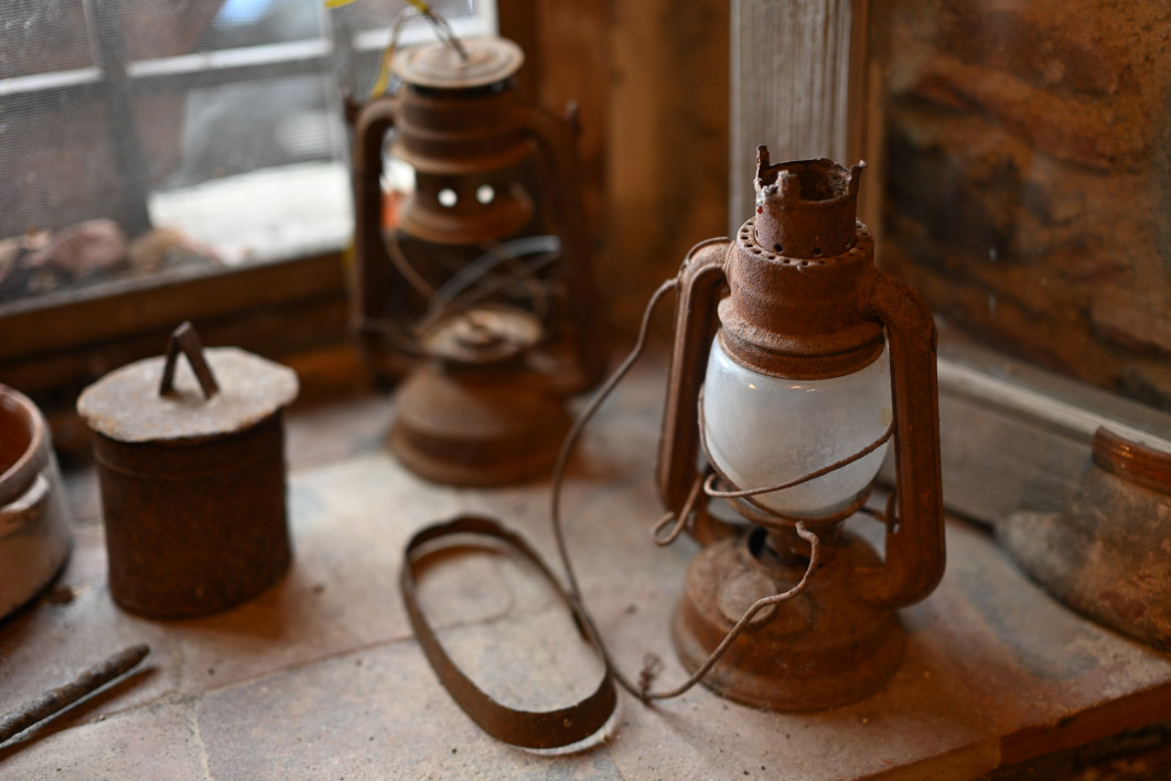 1/60 s, f/1.8, ISO 800, 50.0 mm