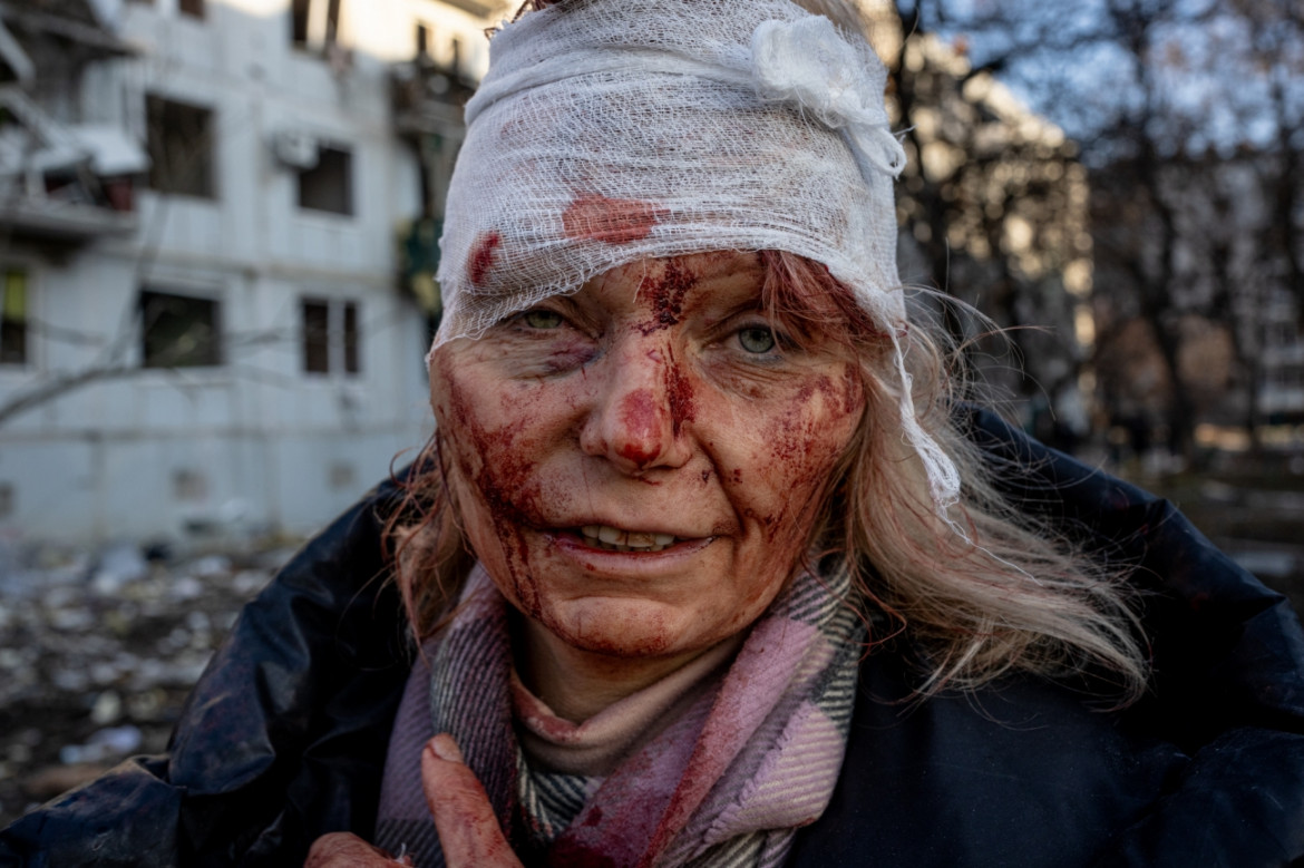 fot. Wolfgang Schwan, "Ukraine's War", 1. miejsce w kat. Storyboard / Siena International Photo Awards 2023 <br></br><br></br>Na początku stycznia 2022 r. Wolfang po raz pierwszy udał się na wschodnią Ukrainę z zamiarem opowiedzenia o środowisku naturalnym. Zamiast tego przez kolejne dwa miesiące relacjonował codzienne życie w okopach Donbasu. W tym czasie bardzo docenił gościnność i hojność Ukraińców. Postanowił więc zostać, gdy 24 lutego wybuchła wojna, i przez cały 2022 rok relacjonować najświeższe wiadomości i codzienne życie. Ta historia zawiera przegląd jego relacji z ośmiu miesięcy spędzonych na Ukrainie w 2022 roku.