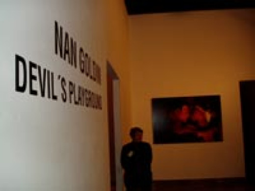 Szatański plac zabaw - relacja z otwarcia wystawy fotografii Nan Goldin w CSW