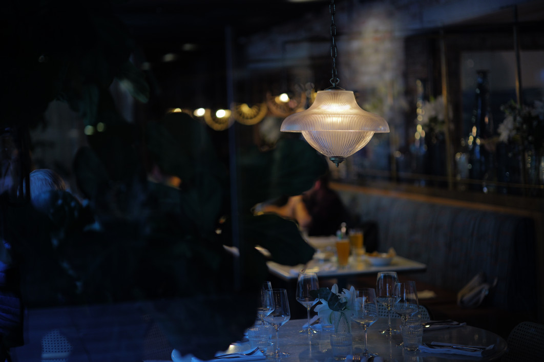 1/125 s, f/1.4, ISO 640, 75 mm