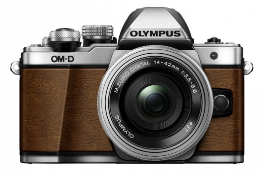 Olympus OM-D E-M10 II i M.Zuiko Digital ED 14-42 mm f/3,5-5,6 EZ - edycja limitowana