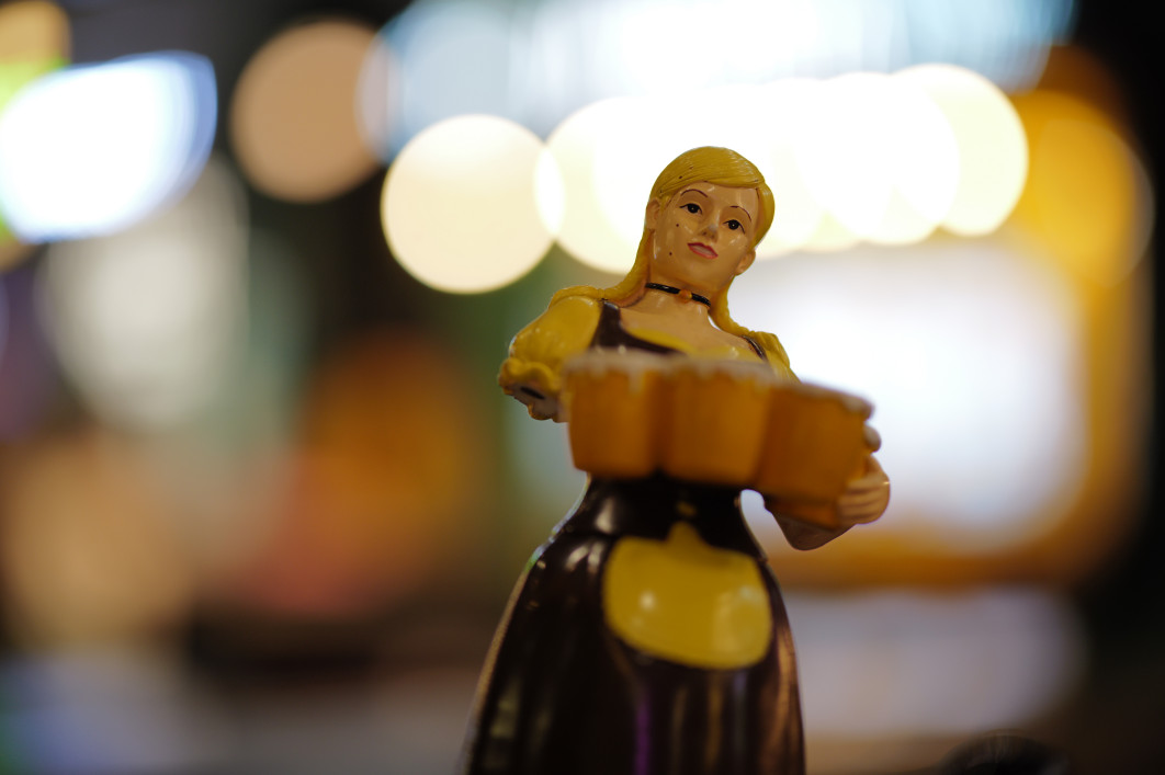 1/125 s, f/1.4, ISO 500, 75 mm