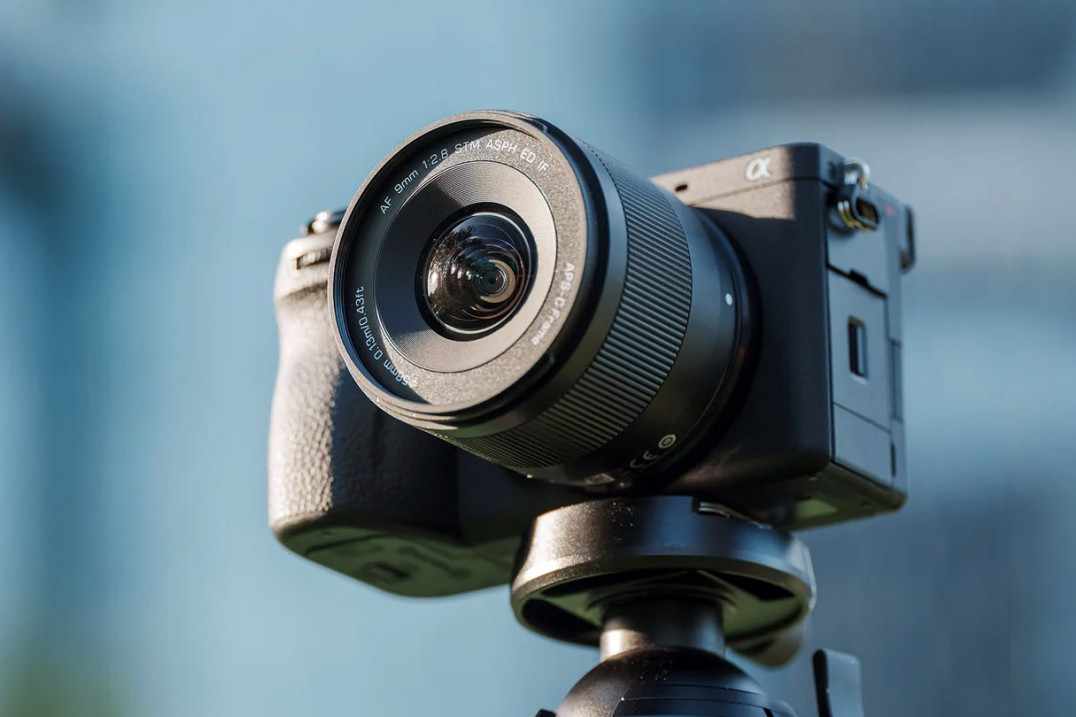 Viltrox AF 9 mm f/2.8 Air - tani, kompaktowy i z autofokusem. Atrakcyjny szeroki kąt do APS-C