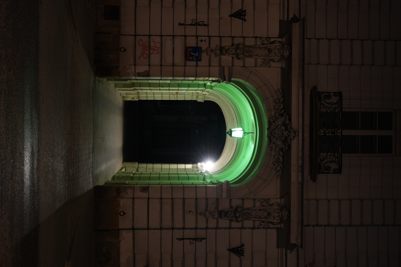 1/25 s, f/4, ISO 1600, 44.0 mm