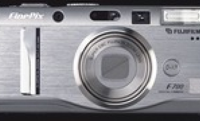  Fujifilm FinePix F700 w technologii SuperCCD SR