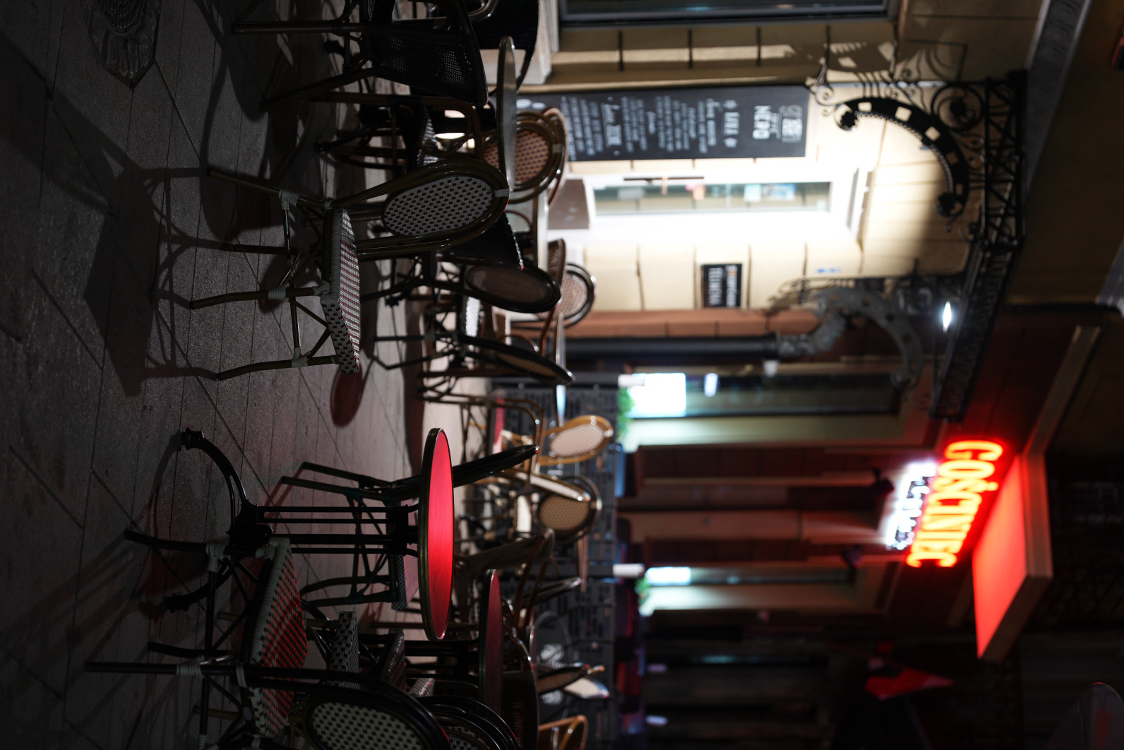 1/40 s, f/2, ISO 640, 70.0 mm