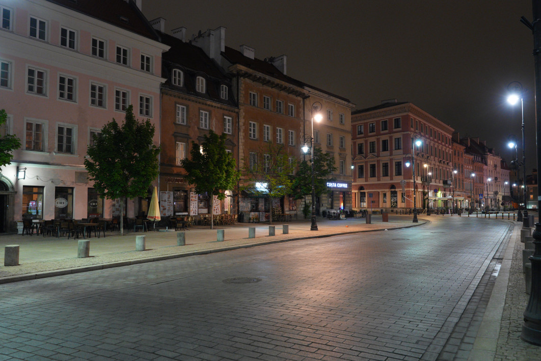 1/15 s, f/4, ISO 4000, 28.0 mm
