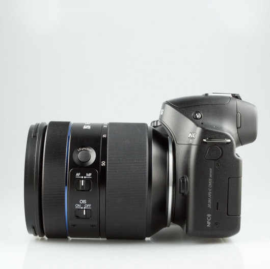 Samsung NX 30 wraz z obiektywem Samsung 16-50 mm f/2-2,8 S ED OIS