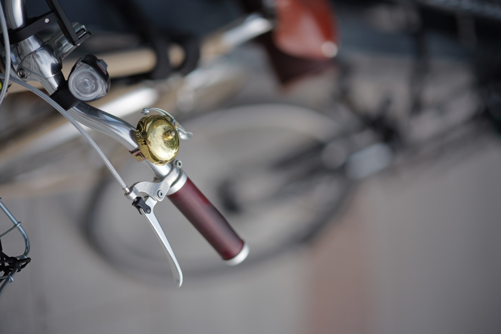 1/125 s, f/1.4, ISO 400, 75 mm