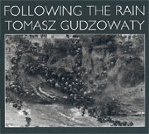 Wystawa "Following The Rain" Tomasza Gudzowatego