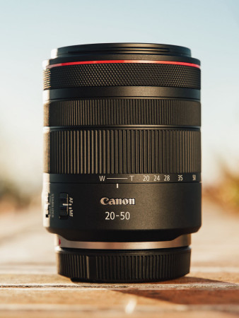 Canon RF 20-50 mm f/4 IS USM PZ - uniwersalny zoom z funkcją Power Zoom