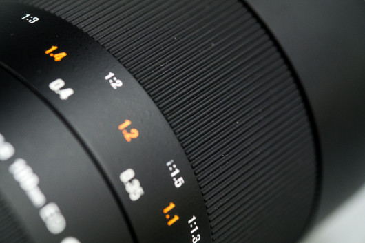 Samyang 100 mm f/2.8 ED UMC MACRO - pierścień ustawiania ostrości