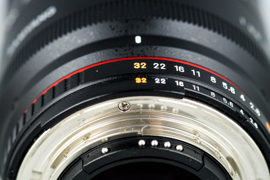 Samyang 100 mm f/2.8 ED UMC MACRO - pierścień przysłony