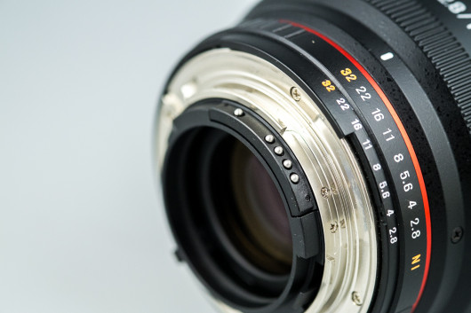 Samyang 100 mm f/2.8 ED UMC MACRO - pierścień przysłony