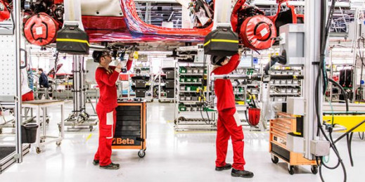 Fabryka Ferrari w WIRED - sterylna i pełna kolorów