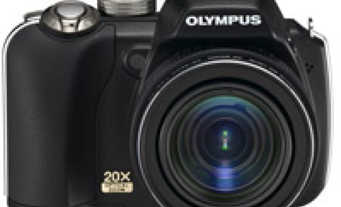  Olympus SP-565 UZ - skromniejszy superzoom