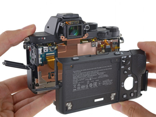 Sony A7R II fot. iFixit.com