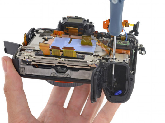 Sony A7R II fot. iFixit.com