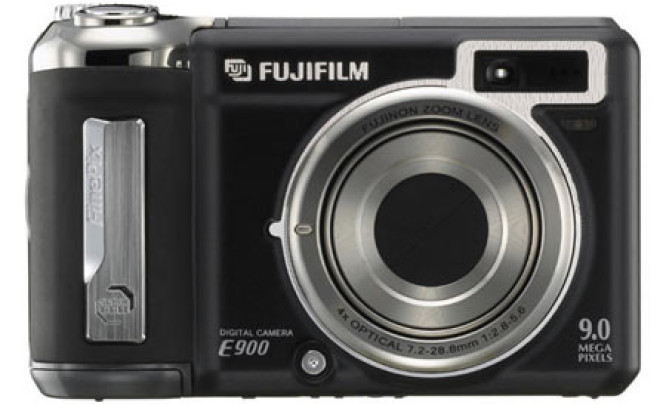  Fujifilm FinePix E900 Zoom - 9 MP po raz pierwszy