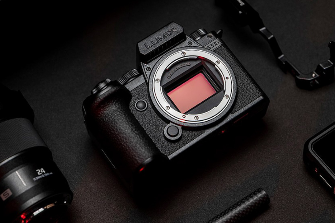 Panasonic Lumix S5 II vs S5 IIX - który wybrać?