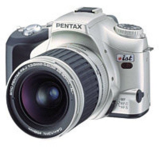 Pentax *ist i obiektywy FAJ z miesięcznym opóźnieniem