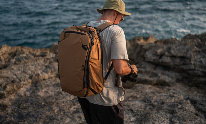  Peak Design Travel Backpack 45L Coyote - test plecaka dla podróżnika