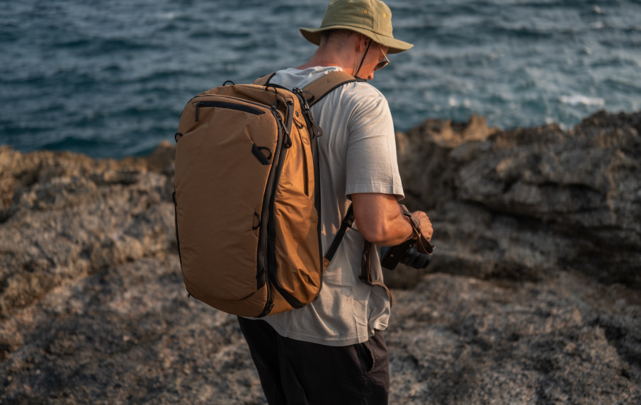 Peak Design Travel Backpack 45L Coyote - test plecaka dla podróżnika