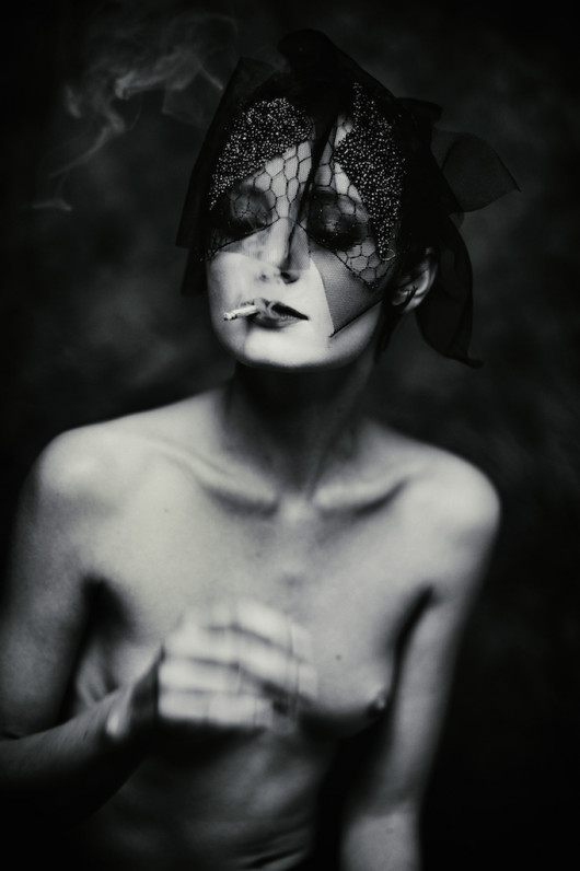 fot. Maura Ladosz, No Smoking, 2. miejsce w profesjonalnej  kategorii Fine Art / Nudes