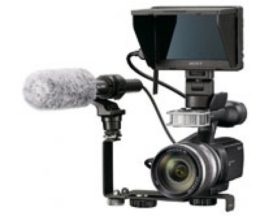 Bracket VCT-55LH, torba LCS-AMB i osłona przeciwsłoneczna - nowe akcesoria Sony