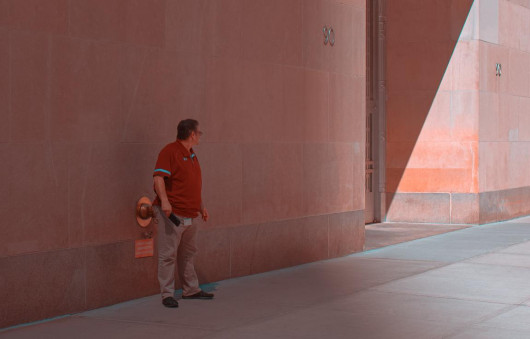fot. Krzysztof Bednarski, z cyklu Reflective Moments, finalistka kategorii Projects & Portfolios | Urban Photo Awards 2020