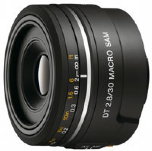 Sony 18-55mm, 55-200mm, 50mm, 30mm Macro i mała lampa błyskowa
