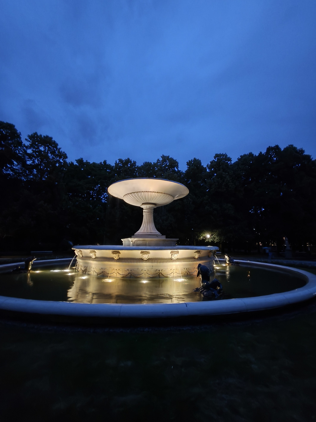 1/7 s, f/2.2, ISO 1600, 1.6 mm