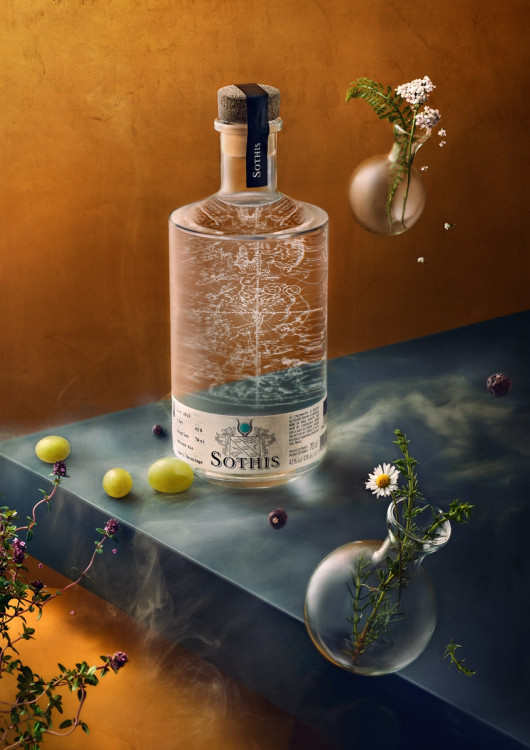 fot. Wesley Dombrecht / Mathilda Perrot, z cyklu Sothis Gin, Advertising Photographer of the Year / 