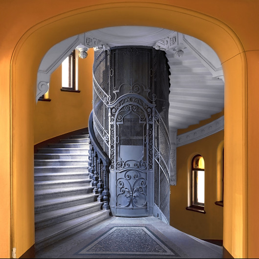 fot. Evgenii Domanov, z cyklu Crumbling Beauty of Petersburg, Architecture Photographer of the Year / 
