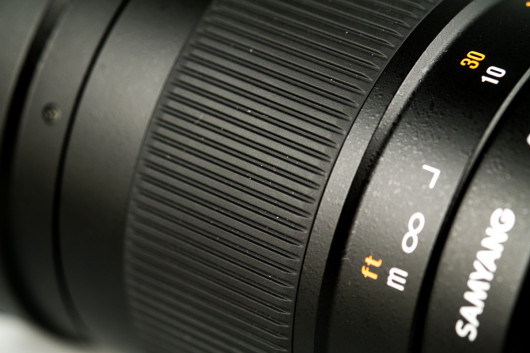 Samyang 135 mm f/2.0 ED UMC - pierścień ustawiania ostrości