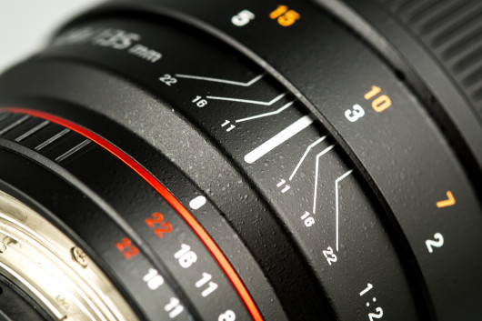 Samyang 135 mm f/2.0 ED UMC - detale