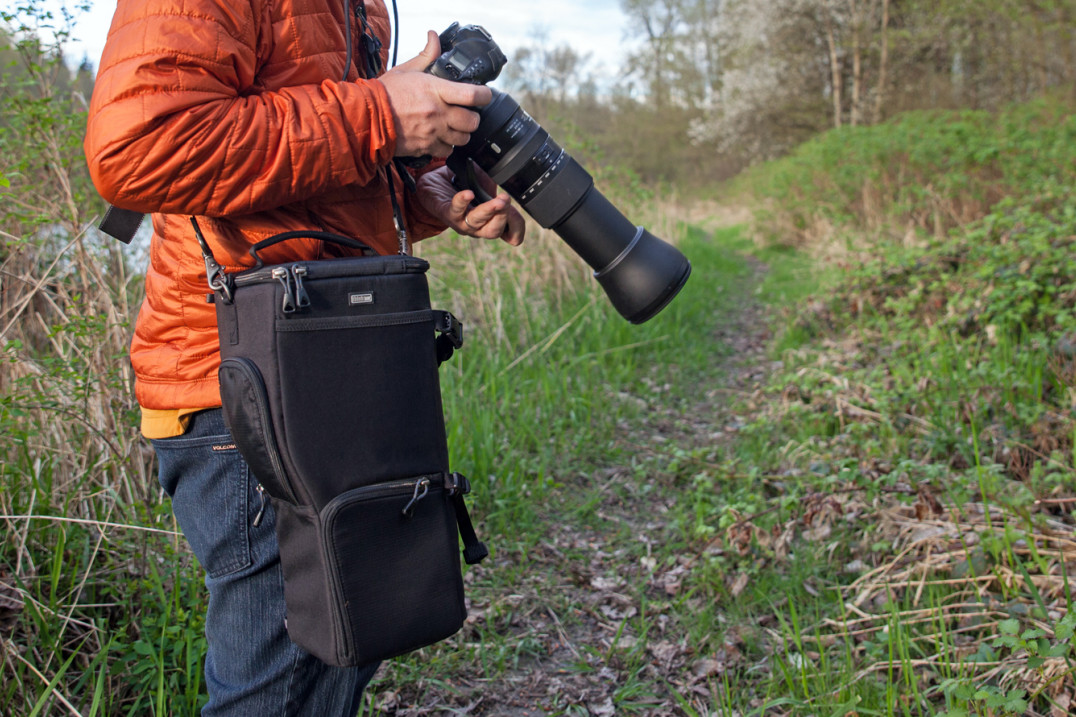 Think Tank Photo Digital Holster 150 to odporna kabura na większe teleobiektywy