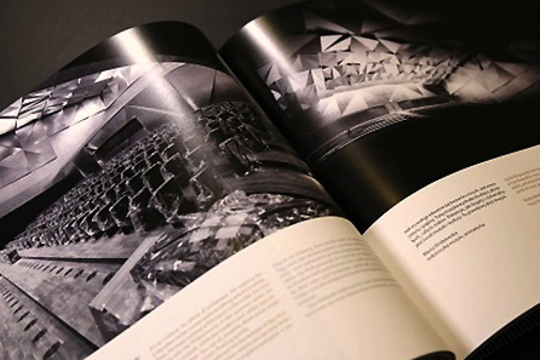 Historia architektonicznej perły Polski w albumie Radka Kurzaja