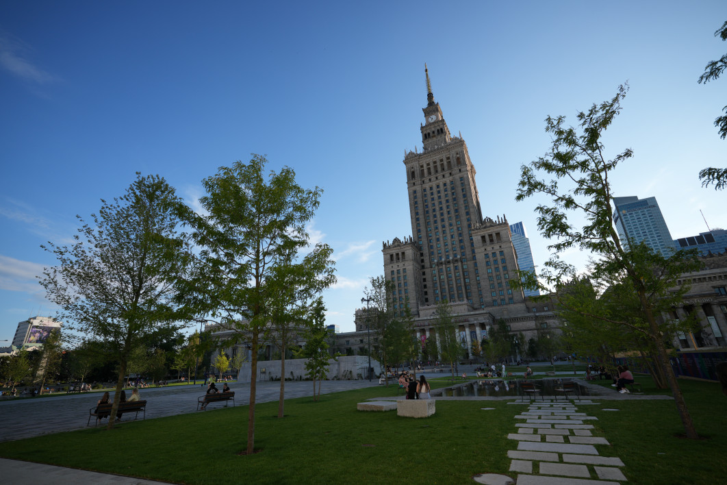 1/1000 s, f/2.8, ISO 100, 16.0 mm