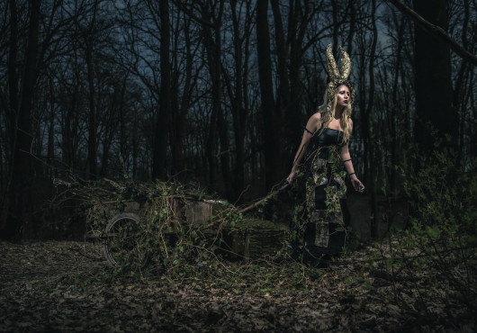 fot. Urszula Kaczor „Adventures in Wonderland“, NOITA /
“Ja... ja naprawdę w tej chwili nie bardzo wiem, kim jestem, proszę pana. Mogłabym powiedzieć, kim byłam dziś rano, ale od tego czasu musiałam się już zmienić wiele razy.” - Lewis Carroll, Alicja w Krainie Czarów