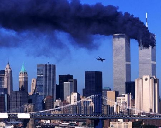 Wydarzenie 1. nagroda za reportaż, fot. Robert Clark, USA, Aurora for Time. Lot nr 175 uderza w północną wieżę World Trade Center, 11 września.