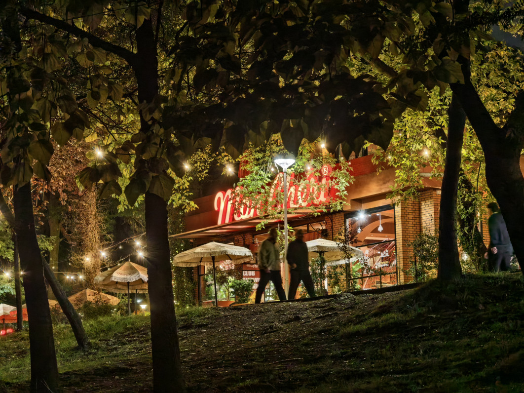 1/25 s, f/2.6, ISO 1250, moduł tele