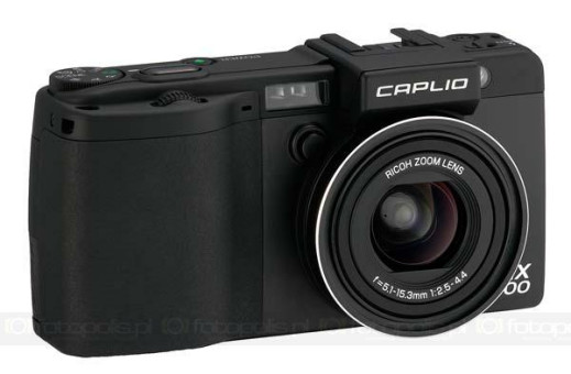 Ricoh Caplio GX100 - "super kompakt" z zewnętrznym wizjerem elektronicznym