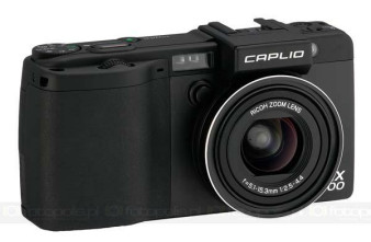 Ricoh Caplio GX100 - "super kompakt" z zewnętrznym wizjerem elektronicznym