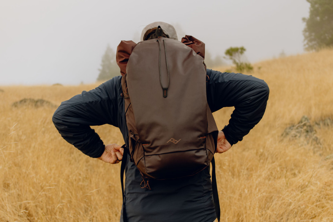 Jeden, aby rządzić wszystkimi? Plecaki Peak Design Outdoor w praktyce